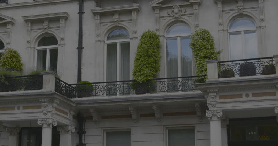 Luxury London Street Panorama – Stylish Flats in Grosvenor Crescent, Belgravia.