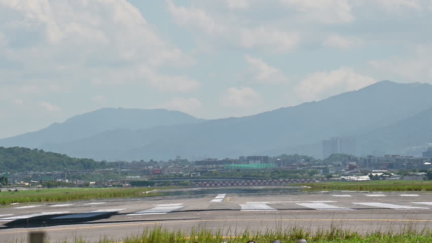 4K Back view on landing airplane