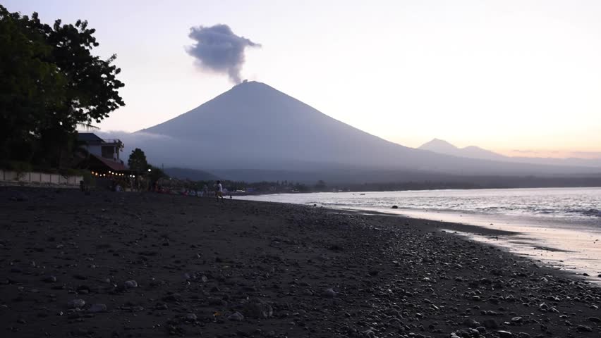 Dramatic 2018 footage of Mount Agung’s volcanic eruption from Amed Beach, Bali, showing ash plumes, coastline views, and one of Indonesia’s most iconic active volcanoes.