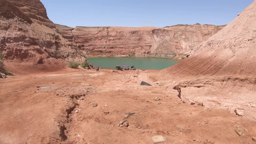 POV Footage Walking Toward the Hidden Lake in Timna Park, Near Eilat, Israel – Desert Landscape with Jeeps and Campers in Distance