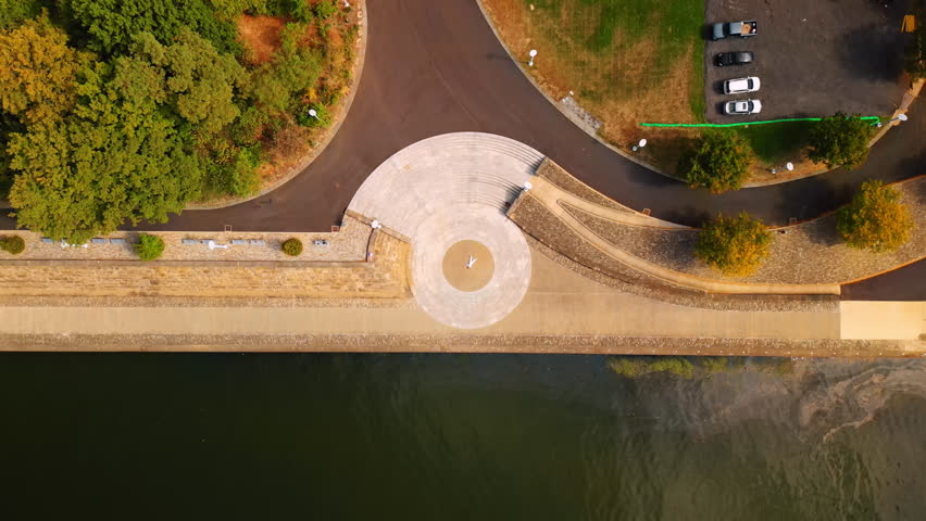 Quay of the river with pedestrian zone and green park. Roads leading to the Fort Duquesne Bridge in Pittsburgh, Pennsylvania, USA. Aerial view.