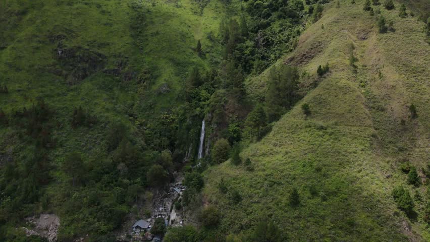 The Promise Waterfall is located on the shores of Lake Toba in Tipang Village, Baktiraja District, Humbang Hasundutan. King Sisingamangaraja brought together warring kings and made a pact of peace her