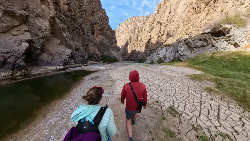 Couples Hikes into Mariscal Canyon in Big Bend National Park