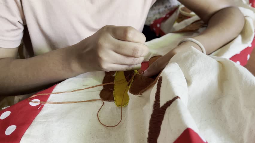 Hand quilting fabric with blanket stitch 