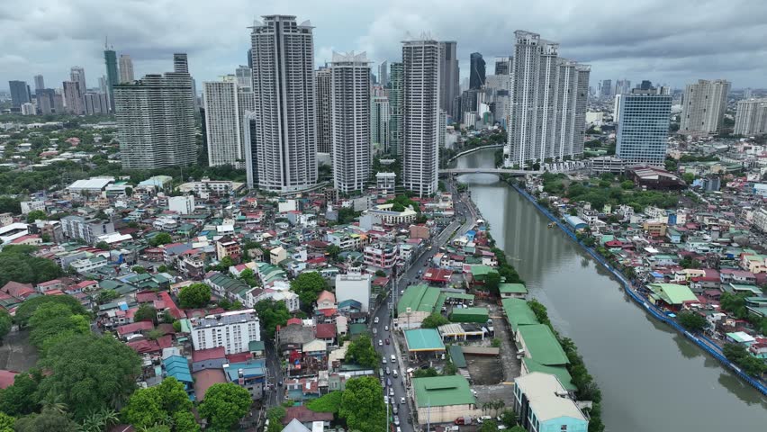 A peaceful side of the city that never sleeps — the residential heart of Makati, seen from above. 🌆🏠
