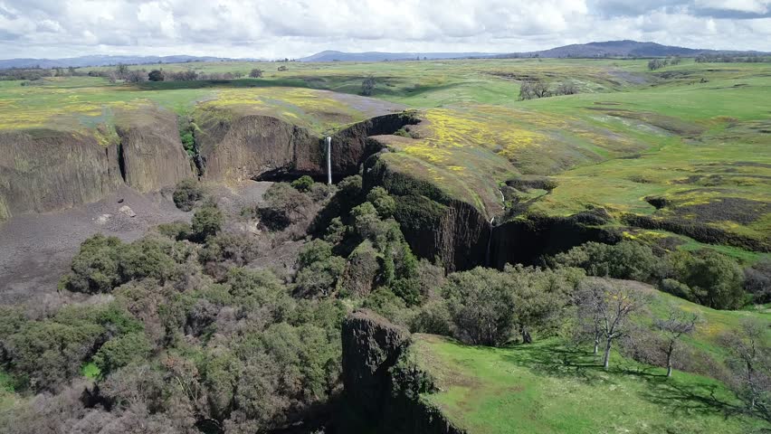 Phantom Falls is stunning after a few days of heavy rain. This is a rare view with excellent lighting and high flow over the falls. The Falls are also surrounded by wildflowers in bloom.