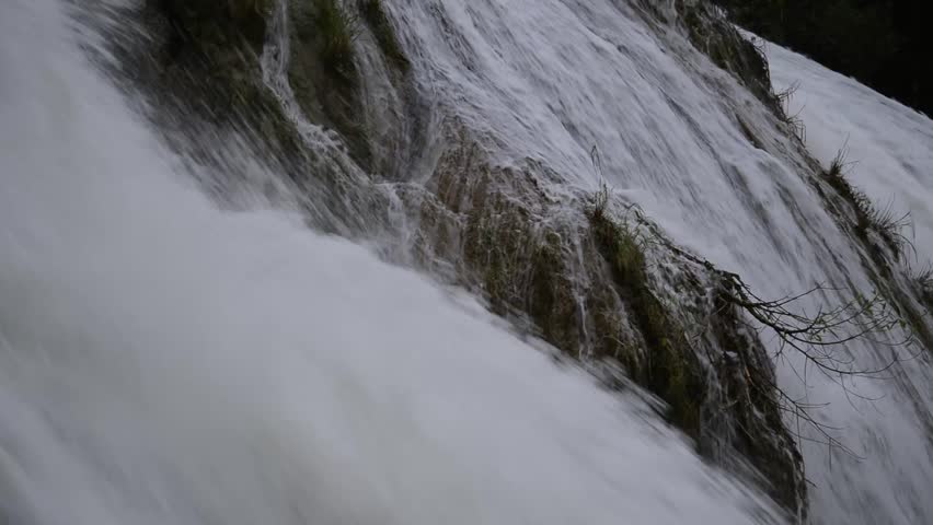 Cascadas de agua azul close up