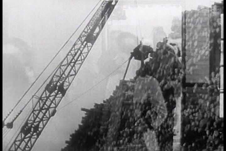1940s - Excellent montage of a lumber mill in action in 1944.