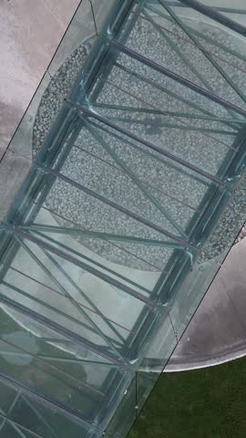 Vista aérea de parque urbano en Monterrey al atardecer.