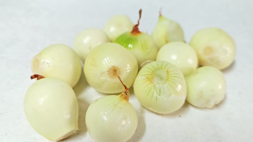 fresh raw onions isolated on white background.