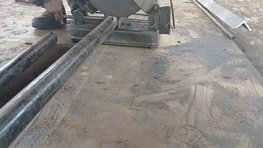 prepare and process cutting pipe using machine