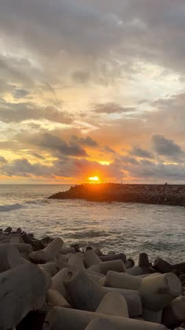 Serene Coastal Sunset - A Tranquil Beach Scene at Dusk.