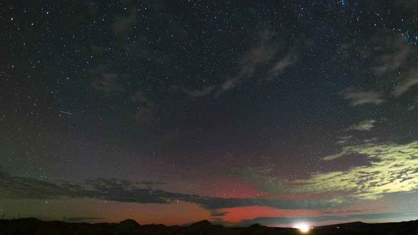 TImelapse of rare aurora borealis over Mojave Desert in Southern California on November 12th, 2025