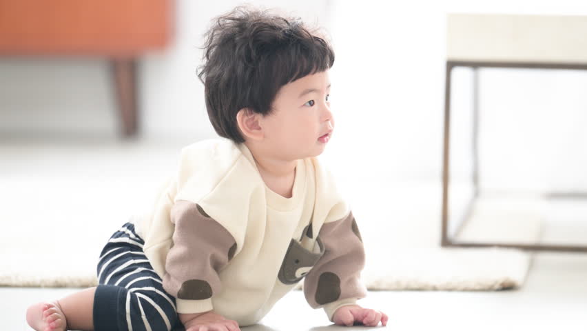 Cute video of a Japanese baby crawling. Slow motion.