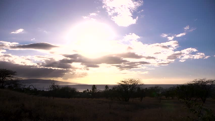 Scenic Sun, clouds and ocean in Hawaii