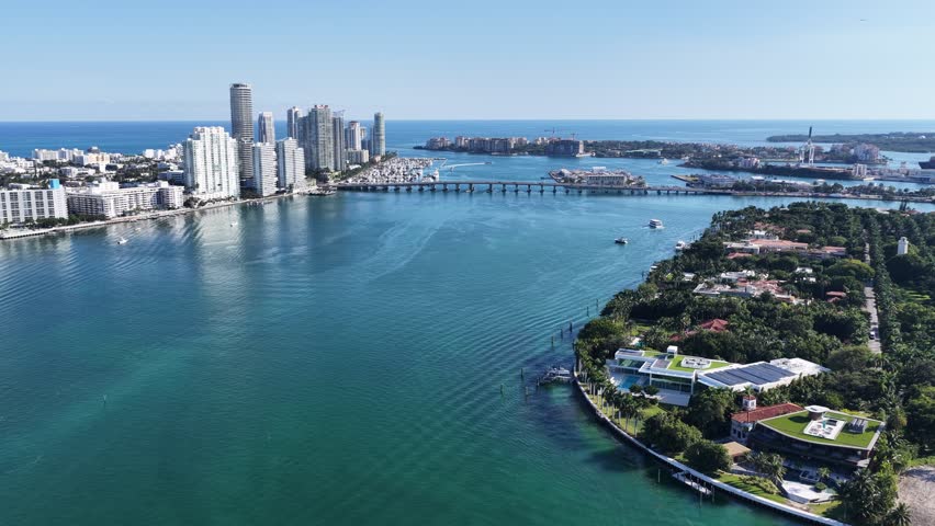 Biscayne Bay At Miami Beach In Florida United States. Urban Beach. Bay Water Scenery. Downtown City. Biscayne Bay At Miami Beach In Florida United States. Peaceful Landscape.