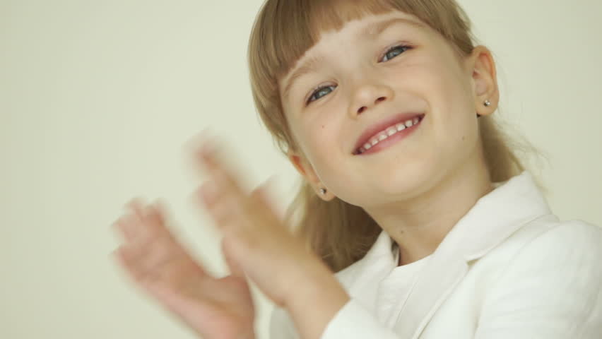 Little businesswoman clapping her hands.slowmotion
