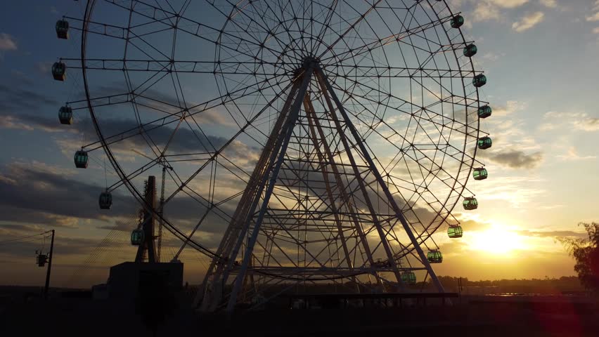 Colorful view of the illuminated Ferris wheel - Foz do Iguacu - Parana - Brazil