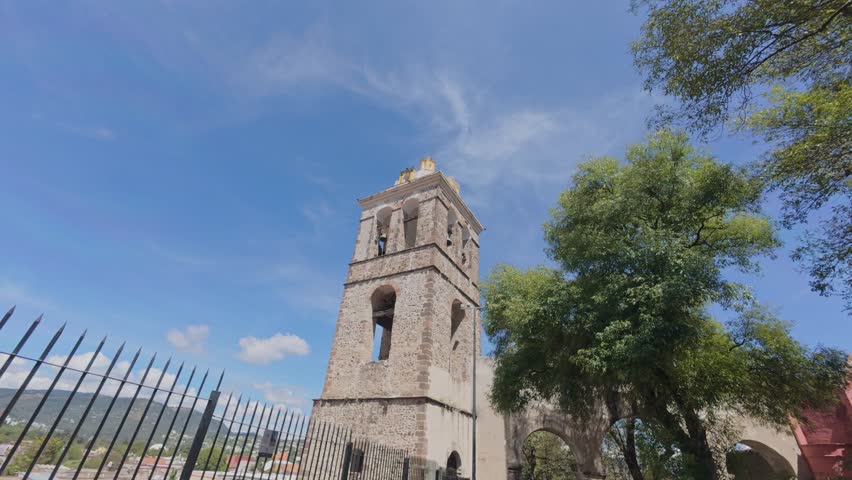 Exterior 4K footage of Tlaxcala’s bullring, showcasing colonial design and urban context.
