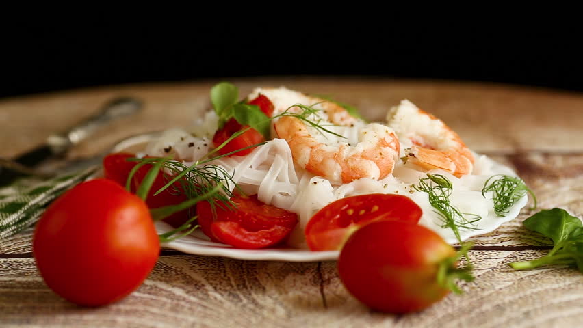 simple seafood dinner, rice noodles with shrimp and basil