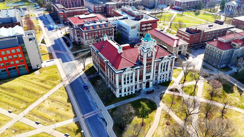 Showcasing the illustrious but traditional character of an educational building and the surrounding campus