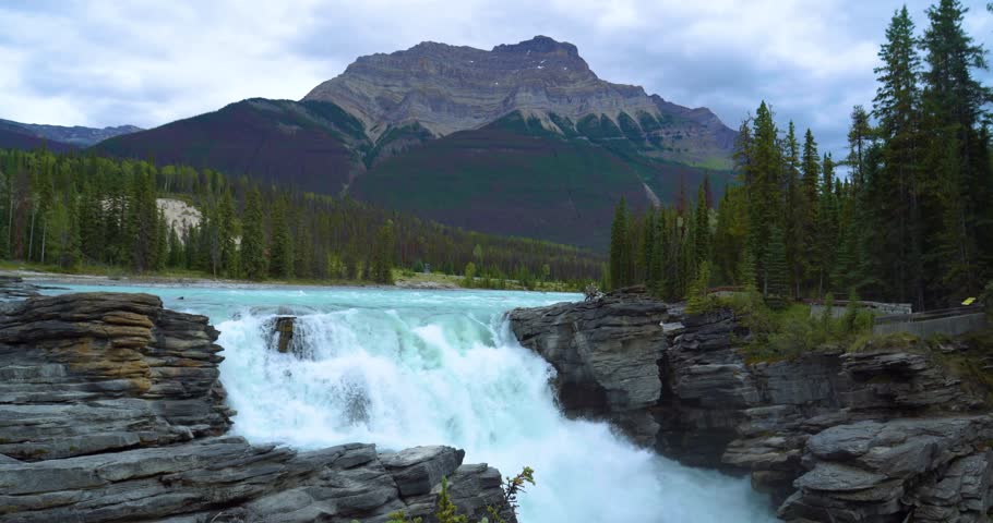 Spectacular waterfall footage of Athabasca Falls captured near the roadside of the Icefields Parkway. The rushing water, canyon walls, and surrounding forest highlight the landscapes of Jasper.