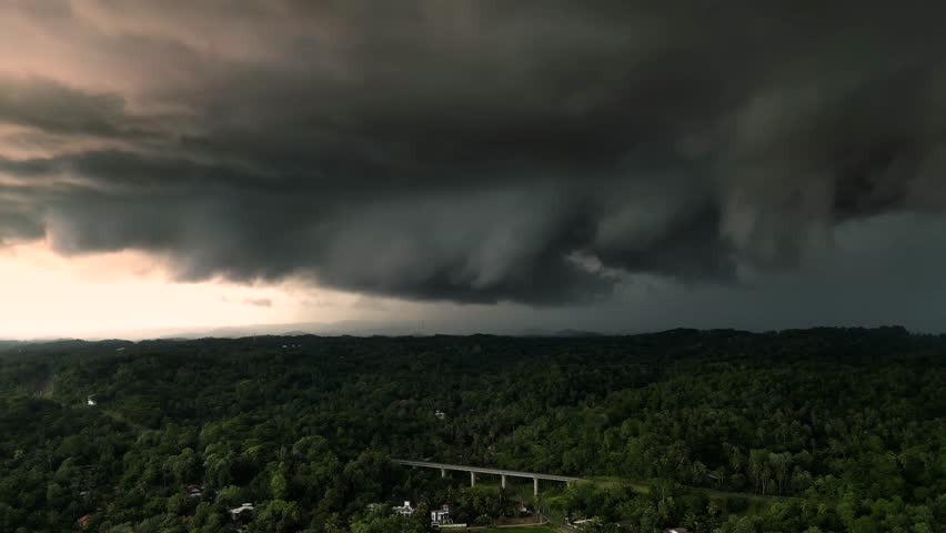 A cumulonimbus cloud and a powerful supercell thunderstorm are affecting Sri Lanka, with its stunning natural beauty, beautiful beaches, dense rainforests, lakes and lightning