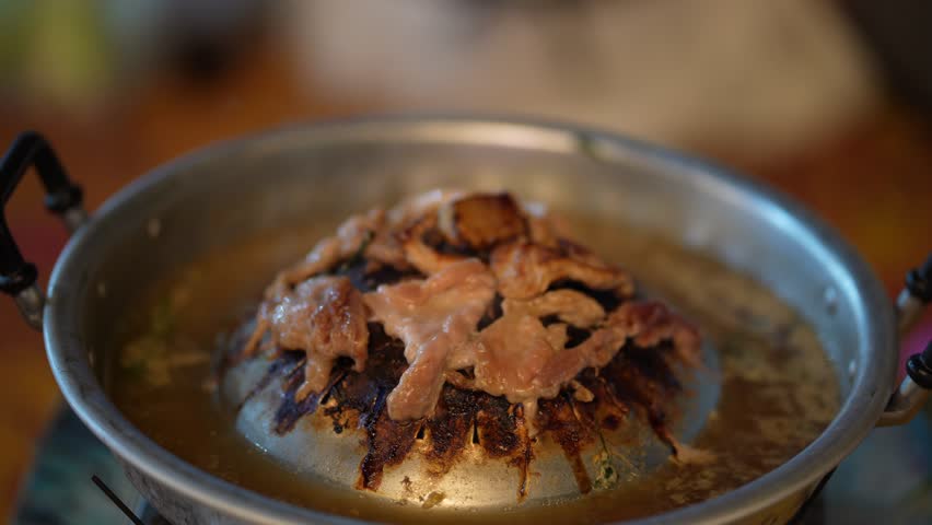 Sizzling Grilled Meat on Hot Plate Culinary Delight with Delicious Aroma, Inviting Texture, and Flavorful Oil for Unforgettable Meal Experience