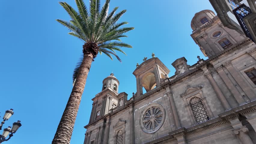 Pan from The Cathedral de Santa Ana—officially the Holy Cathedral-Basilica of the Canary Islands in Las Palmas de Gran_Canaria