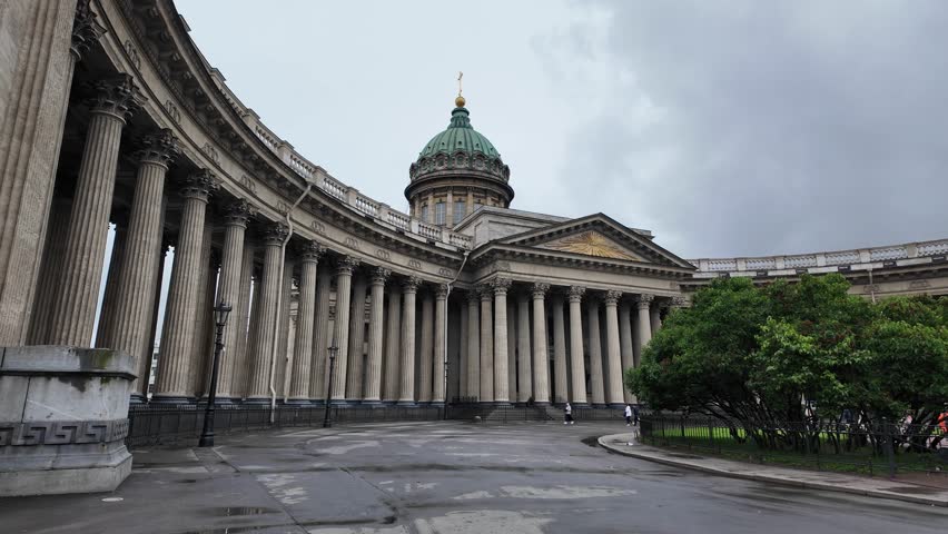 A smooth forward motion shot approaches the magnificent Kazan Cathedral in Saint Petersburg, showcasing its grand architecture and colonnade