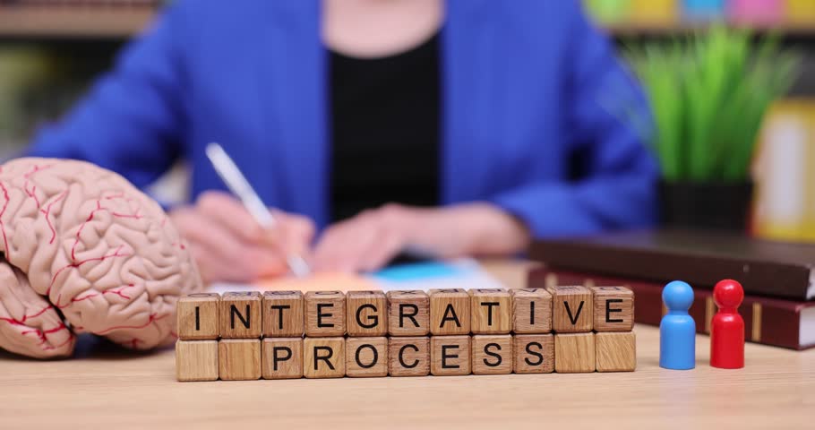 Exploring the integrative process of learning with creative tools in a vibrant workspace