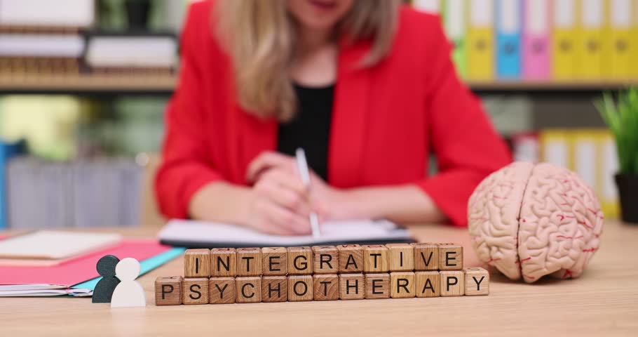 Exploring integrative psychotherapy through focused writing and creative thought sharing