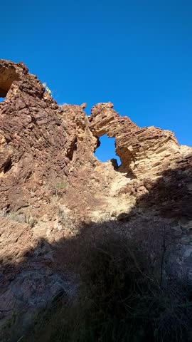 Keyhole Arch in Along Sandy Trail in Desert Canyon (Big Bend National Park, Texas, USA)