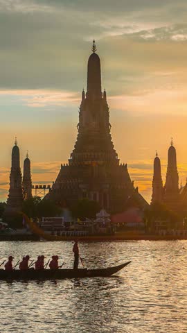 Wat Arun Ratchawararam(Temple of Dawn) famous tourist destination in Bangkok, Thailand.