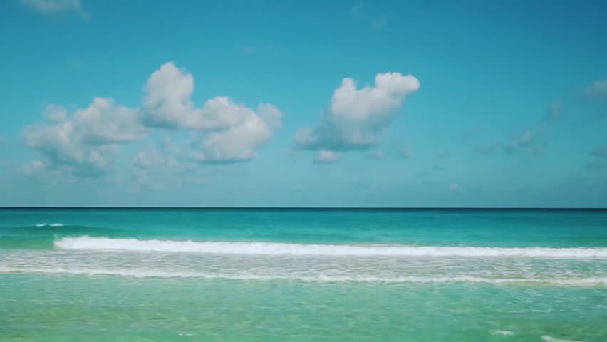 A breathtaking view of the Caribbean Sea along Varadero, Cuba. Crystal-clear turquoise waters, white sandy beaches, and vibrant tropical scenery create a perfect paradise destination.