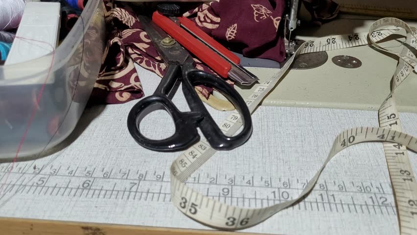 Unorganized traditional home sewing machine table