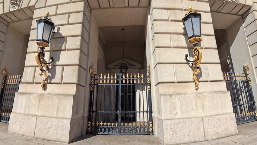 Washington federal building exterior with architectural details and lanterns. 4K video.
