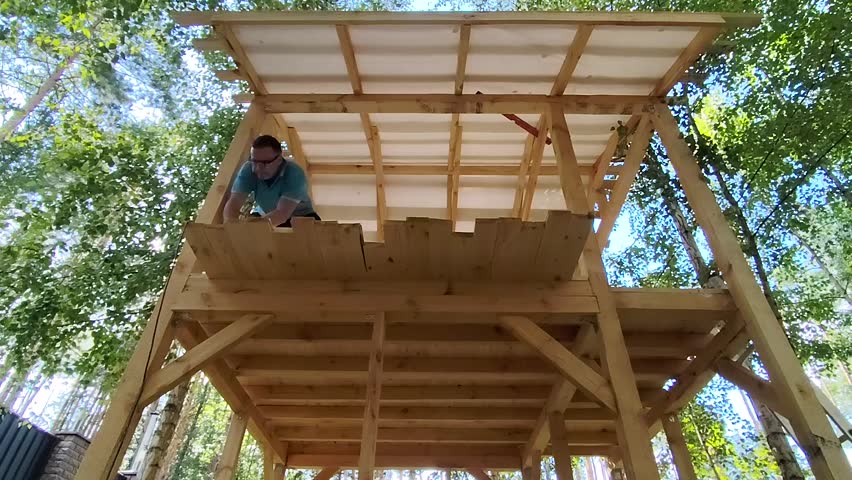 A man builds a small wooden house with his own hands in the quiet of the forest.
This meditative video explores work, solitude, nature, and the simple joy of creating something real with your own hands. Time-lapse video
