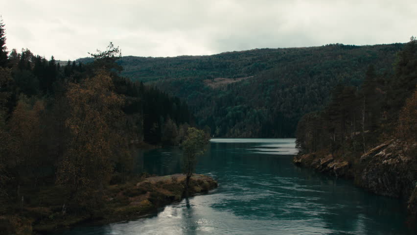 Scenic shot of a small lake in the middle of the mountains in Norway