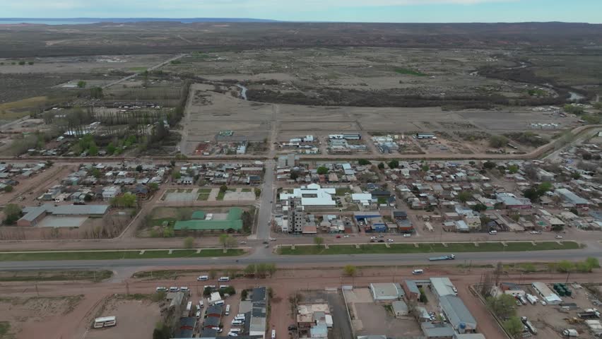 A 4K drone captures a reverse shot of the old town of Añelo, Vaca Muerta, Neuquén. At the end of the clip, the drone reaches a plateau to land.