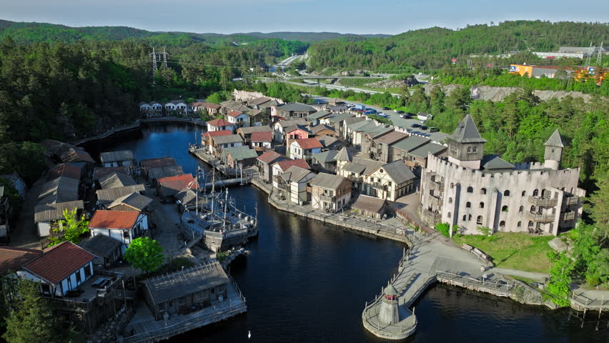 The wooden pirate houses, fortified walls, canals, and docked pirate ships are signature features of Kaptein Sabeltann’s Abra Havn, a well-known themed harbor area in Dyreparken.