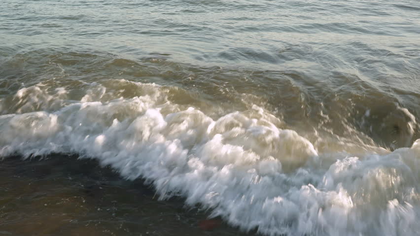 Sea ​​waves crash against the rocky shore