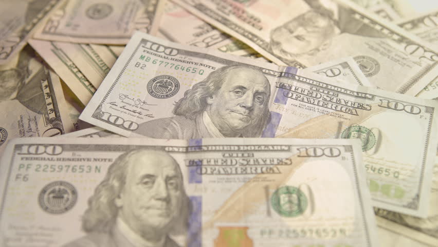 Money piling up in large denominations 4k