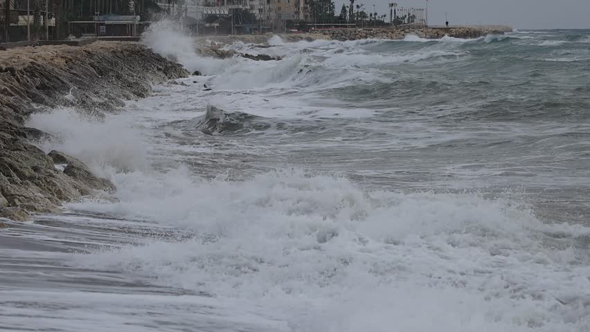 waves crashing on rocks nearthe sea