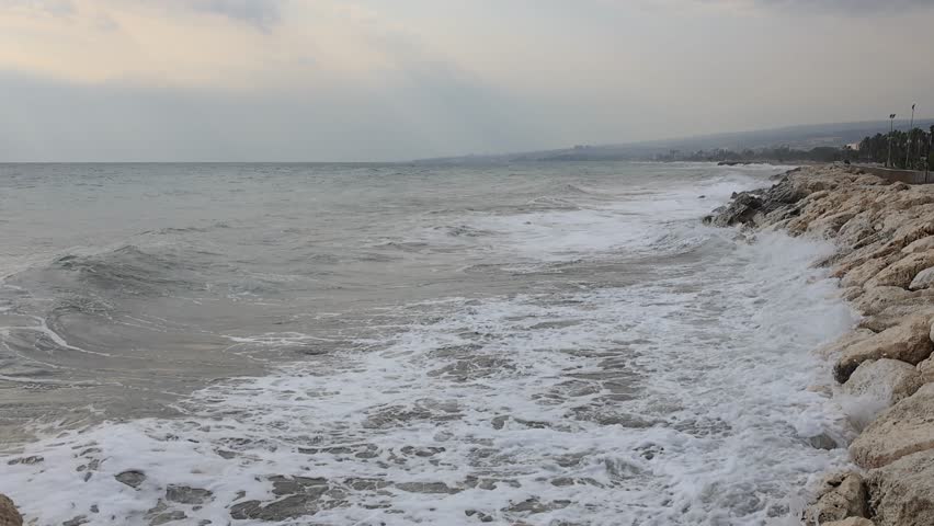 waves crashing on rocks nearthe sea
