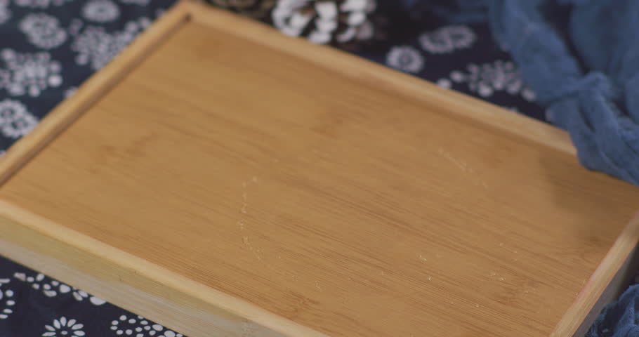 A plate of lotus root slices, a medicinal dish from the Compendium of Materia Medica
