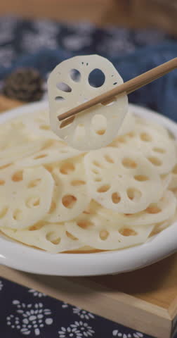 A plate of lotus root slices, a medicinal dish from the Compendium of Materia Medica