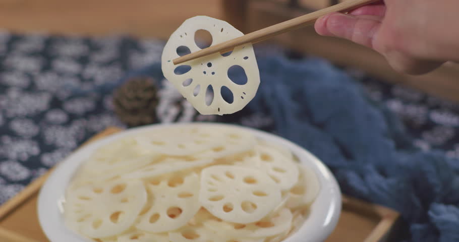 A plate of lotus root slices, a medicinal dish from the Compendium of Materia Medica