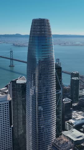 Salesforce Tower In San Francisco California United States. High Rise Building And Busy Traffic In Downtown Cityscape. Business Sky Downtown Cityscape. Business Downtown Panorama.
