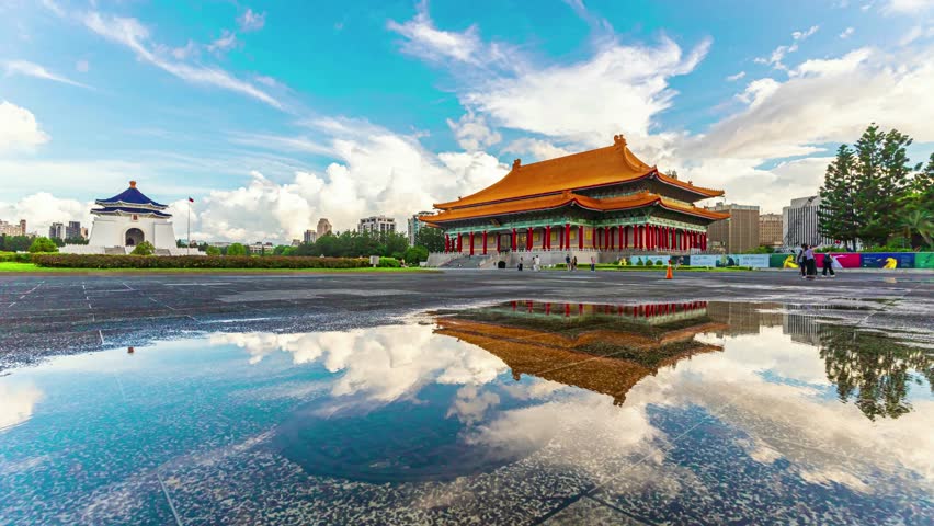 The National Theater Concert Hall is located in the National Chiang Kai-shek Memorial Hall in Taipei City. It is a national-level art performance venue.